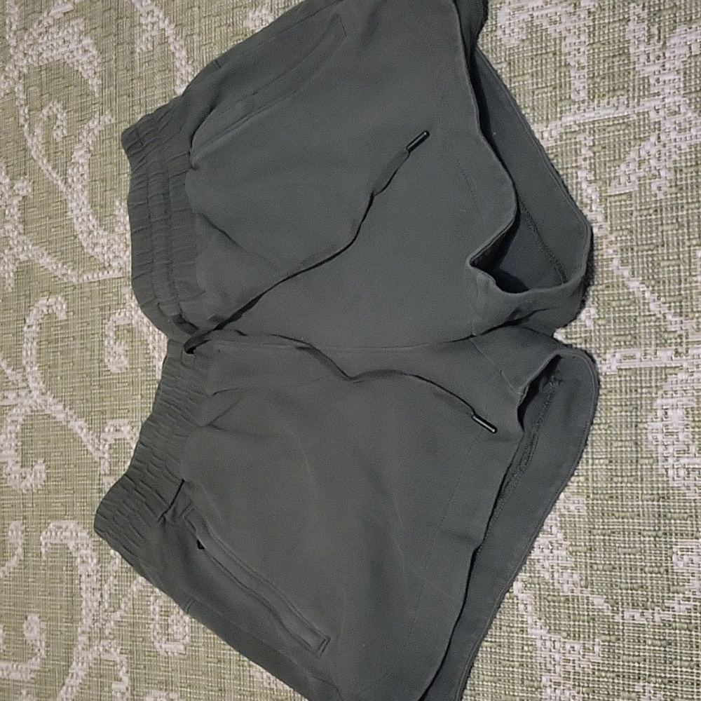 Green M Calia short